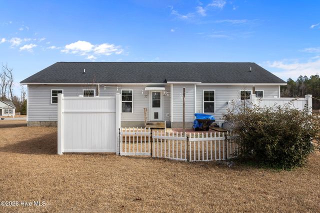 135 Waterford Way, Maysville, NC 28555