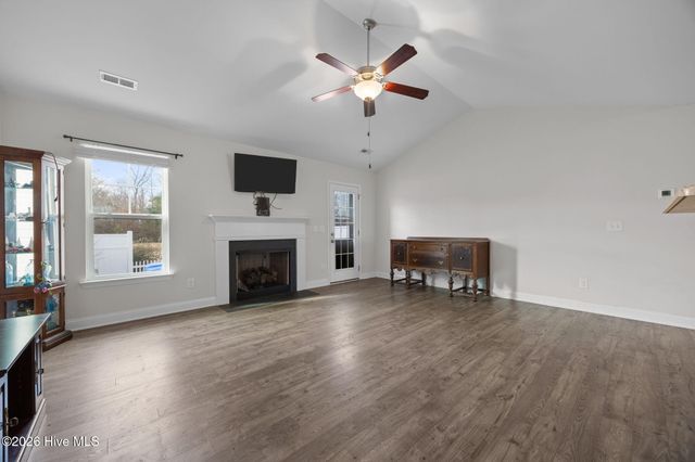 135 Waterford Way, Maysville, NC 28555