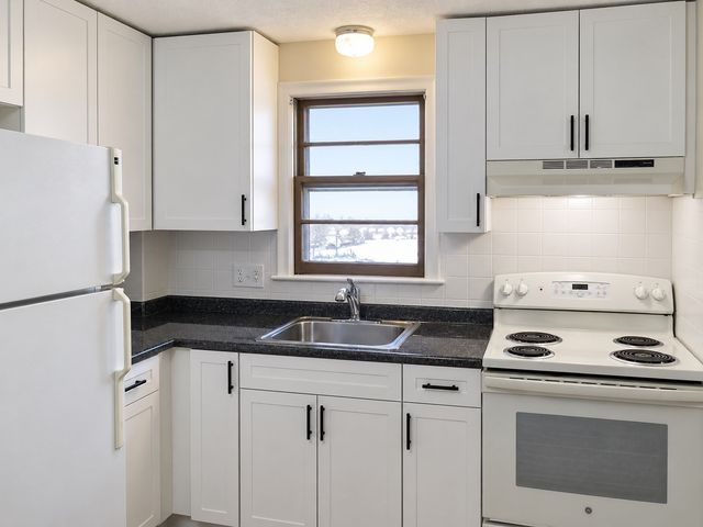 81 Trapelo 58, Waltham, MA 02452