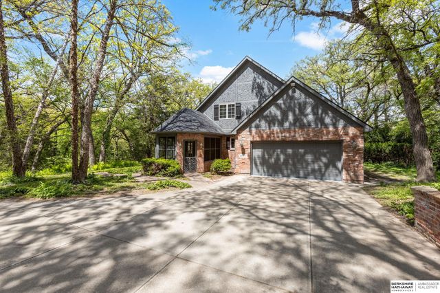20605 Meadow Ridge Drive, Springfield, NE 68059