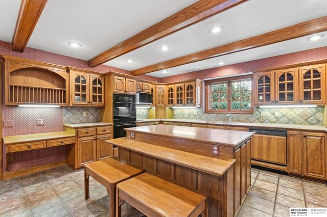 20605 Meadow Ridge Drive, Springfield, NE 68059