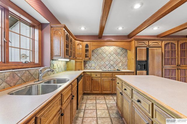 20605 Meadow Ridge Drive, Springfield, NE 68059