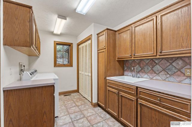 20605 Meadow Ridge Drive, Springfield, NE 68059