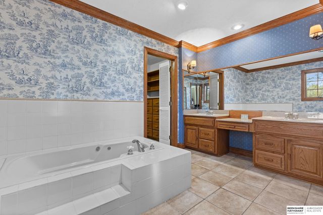 20605 Meadow Ridge Drive, Springfield, NE 68059