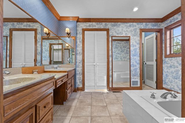 20605 Meadow Ridge Drive, Springfield, NE 68059