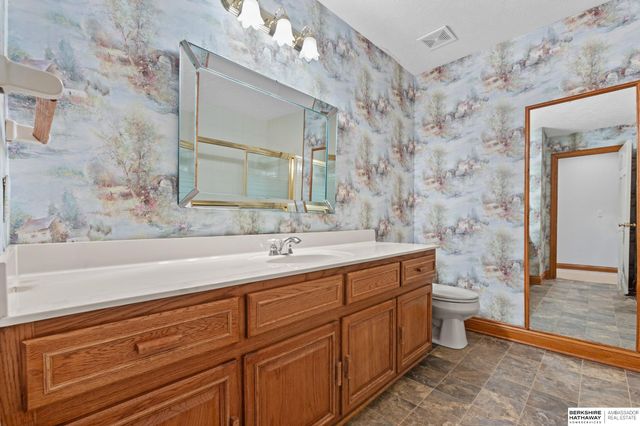 20605 Meadow Ridge Drive, Springfield, NE 68059