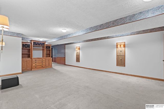 20605 Meadow Ridge Drive, Springfield, NE 68059