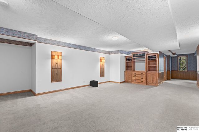 20605 Meadow Ridge Drive, Springfield, NE 68059