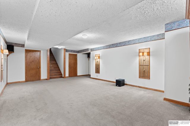 20605 Meadow Ridge Drive, Springfield, NE 68059