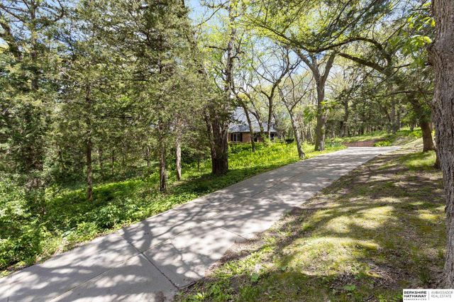 20605 Meadow Ridge Drive, Springfield, NE 68059