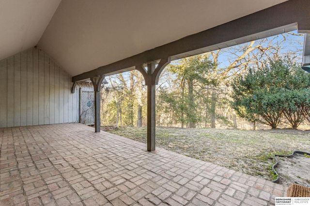 20605 Meadow Ridge Drive, Springfield, NE 68059