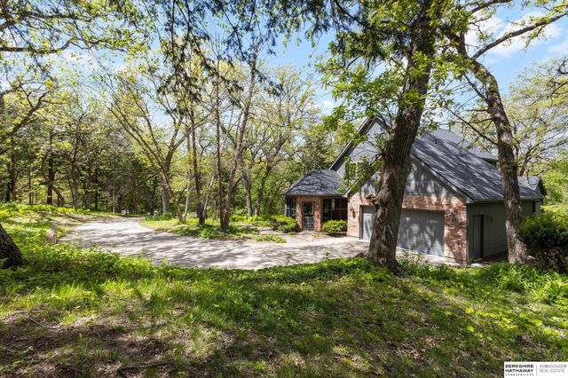20605 Meadow Ridge Drive, Springfield, NE 68059