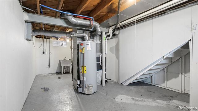 486 Lincoln Avenue, Lincoln Park, MI 48146