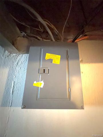 486 Lincoln Avenue, Lincoln Park, MI 48146