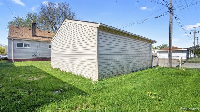 486 Lincoln Avenue, Lincoln Park, MI 48146