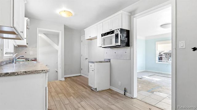 486 Lincoln Avenue, Lincoln Park, MI 48146