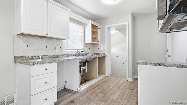 486 Lincoln Avenue, Lincoln Park, MI 48146