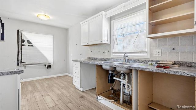 486 Lincoln Avenue, Lincoln Park, MI 48146