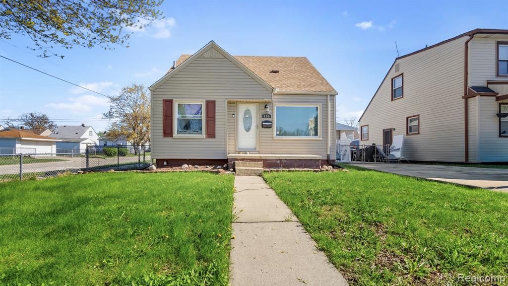 486 Lincoln Avenue, Lincoln Park, MI 48146
