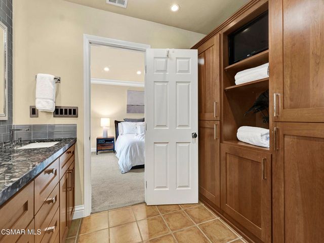 5426 Cedarhaven Drive, Agoura Hills, CA 91301