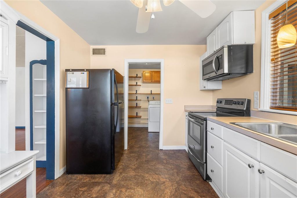 Image 15 of property listing at 7002 53RD STREET N, Pinellas Park, FL 33781