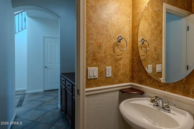 2051 E CARLA VISTA Drive, Chandler, AZ 85225