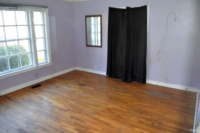 913 S 10th Street, Goshen, IN 46526