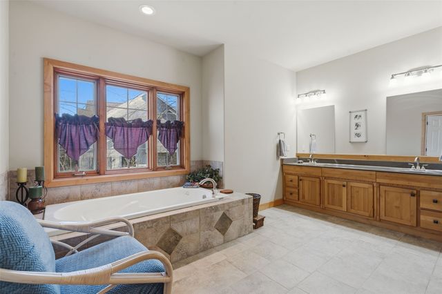 2502 River Run Court, Cedar Rapids, IA 52411