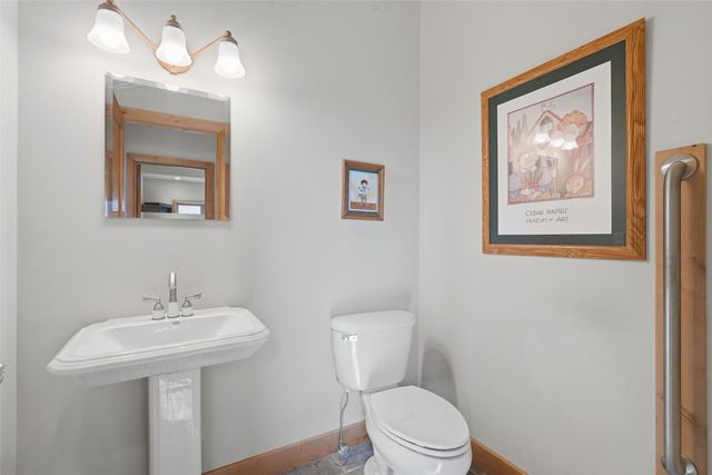 2502 River Run Court, Cedar Rapids, IA 52411