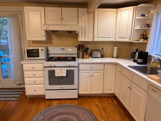 243 Walnut St 243, Wellesley, MA 02481