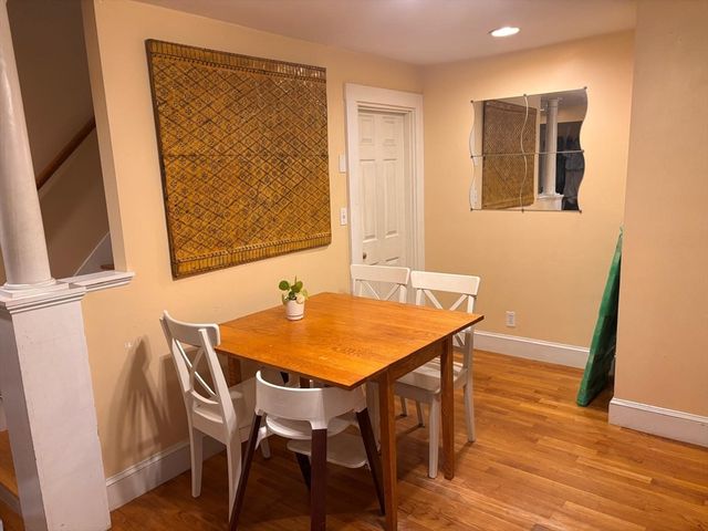 243 Walnut St 243, Wellesley, MA 02481