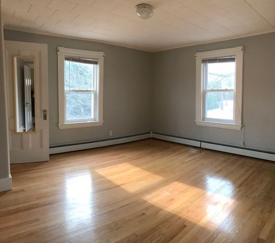 243 Walnut St 243, Wellesley, MA 02481