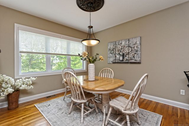 160 Kyles Way 160, Shelton, CT 06484