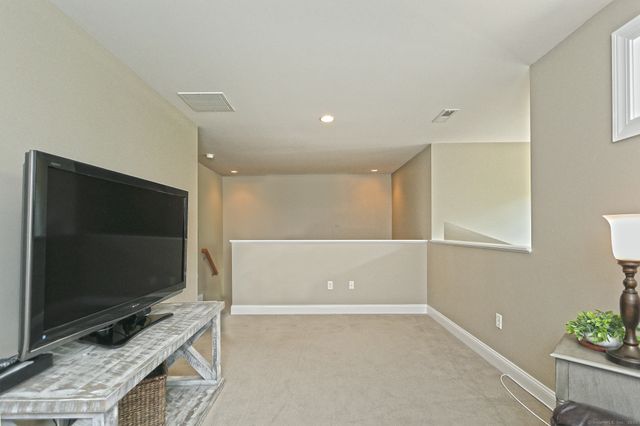 160 Kyles Way 160, Shelton, CT 06484