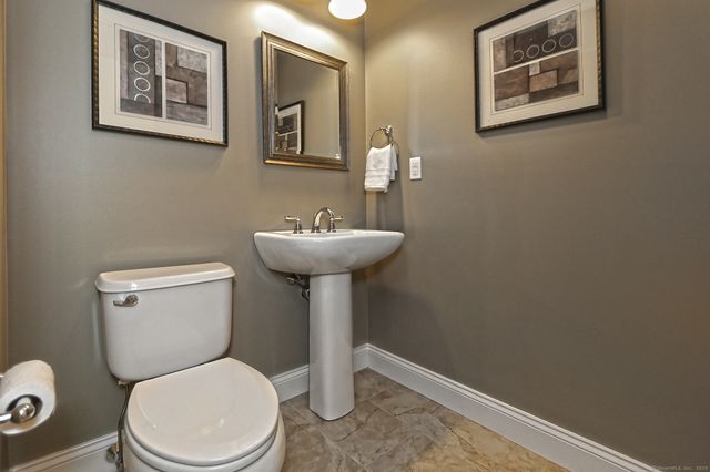 160 Kyles Way 160, Shelton, CT 06484