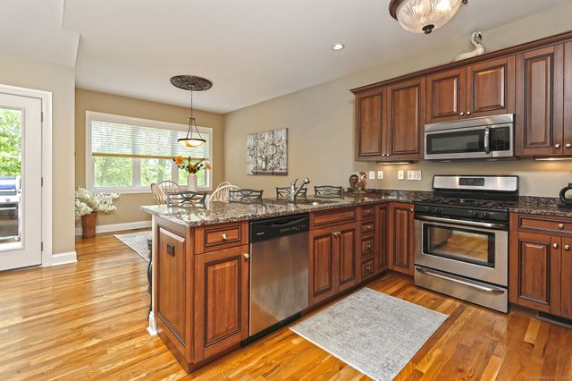 160 Kyles Way 160, Shelton, CT 06484