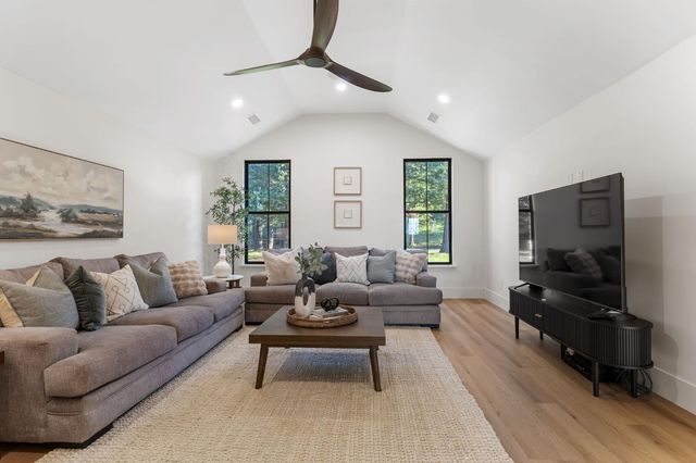 223 Spring Ln, Newcastle, CA 95658