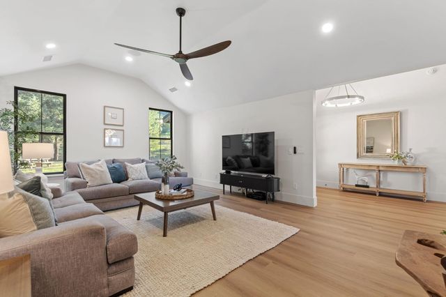 223 Spring Ln, Newcastle, CA 95658