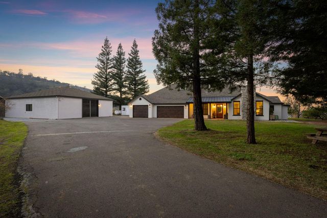 223 Spring Ln, Newcastle, CA 95658