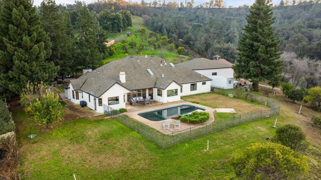 223 Spring Ln, Newcastle, CA 95658