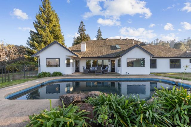 223 Spring Ln, Newcastle, CA 95658