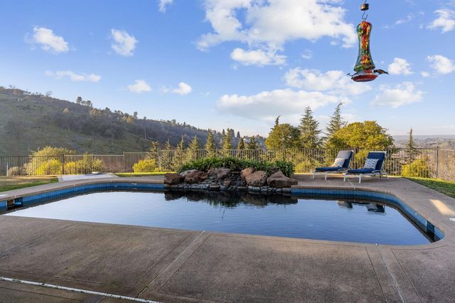 223 Spring Ln, Newcastle, CA 95658