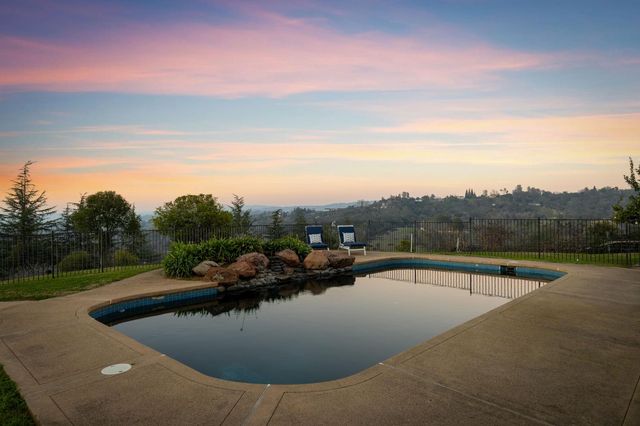 223 Spring Ln, Newcastle, CA 95658