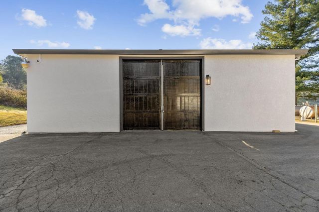 223 Spring Ln, Newcastle, CA 95658