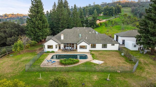 223 Spring Ln, Newcastle, CA 95658