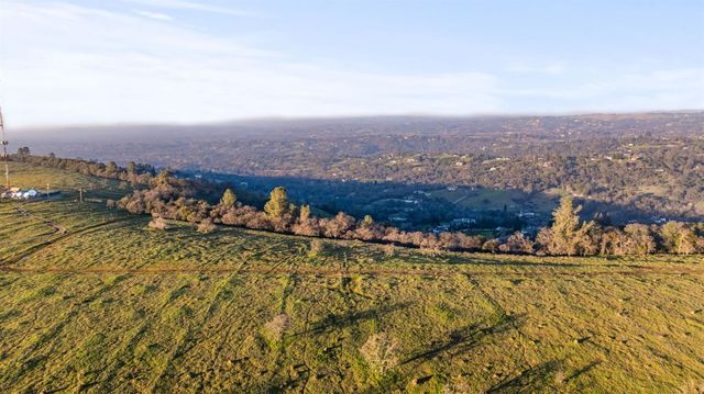 223 Spring Ln, Newcastle, CA 95658