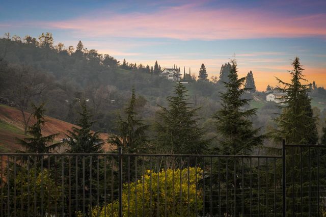 223 Spring Ln, Newcastle, CA 95658