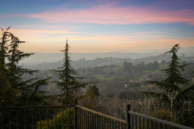 223 Spring Ln, Newcastle, CA 95658