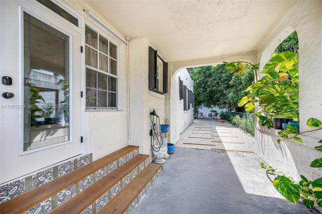 1844 NW 47th St, Miami, FL 33142