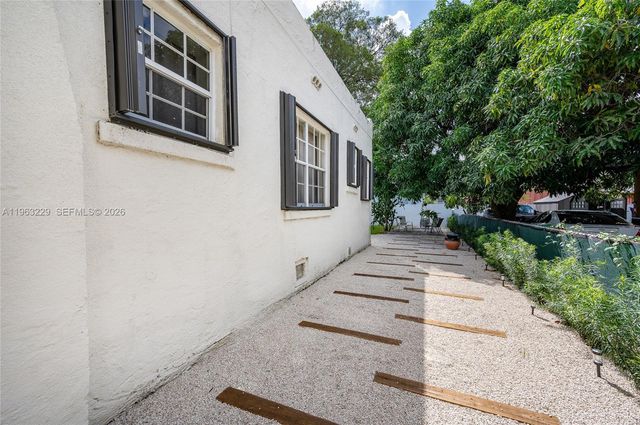 1844 NW 47th St, Miami, FL 33142